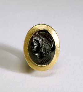 Greek - Ring with Dionysus - Walters 571699 - Top photo