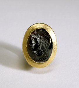 Greek - Ring with Dionysus - Walters 571699 - Top
