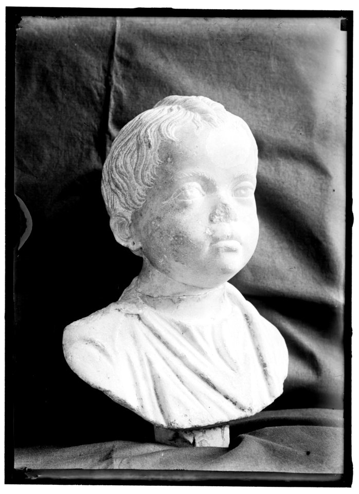 GREEK STATUETTE LCCN2016864765