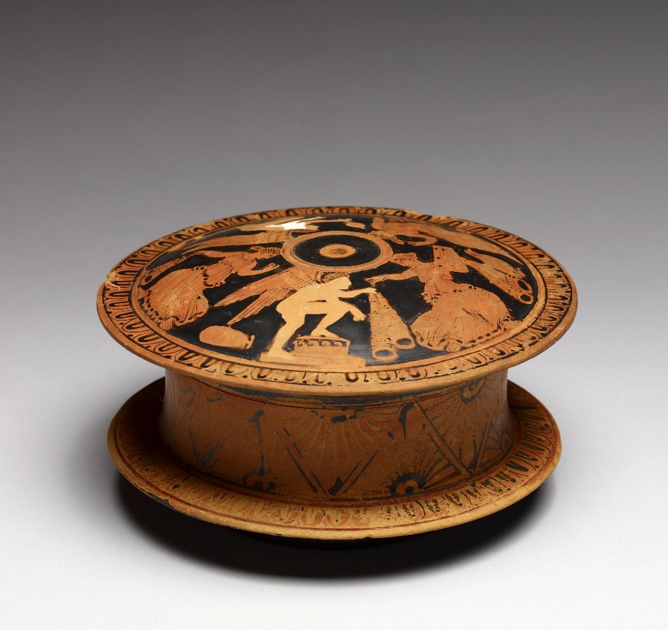 Greek - Red-figure Pyxis and Cover with Women and Erotes - Walters 48264