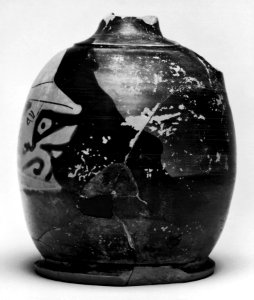 Greek - Squat Lekythos with Youth Wearing a Hat - Walters 482447 - Side B