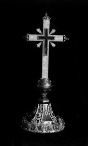 Greek treasures in the Church of the Holy Sepulchre. Byzantine jewelled cross. Gift of John Palaeologus to the Sepulchre in 15th cent LOC matpc.02494 (cropped)