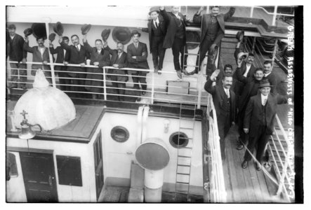 Greek Reservists on King Constantine LCCN2014700045