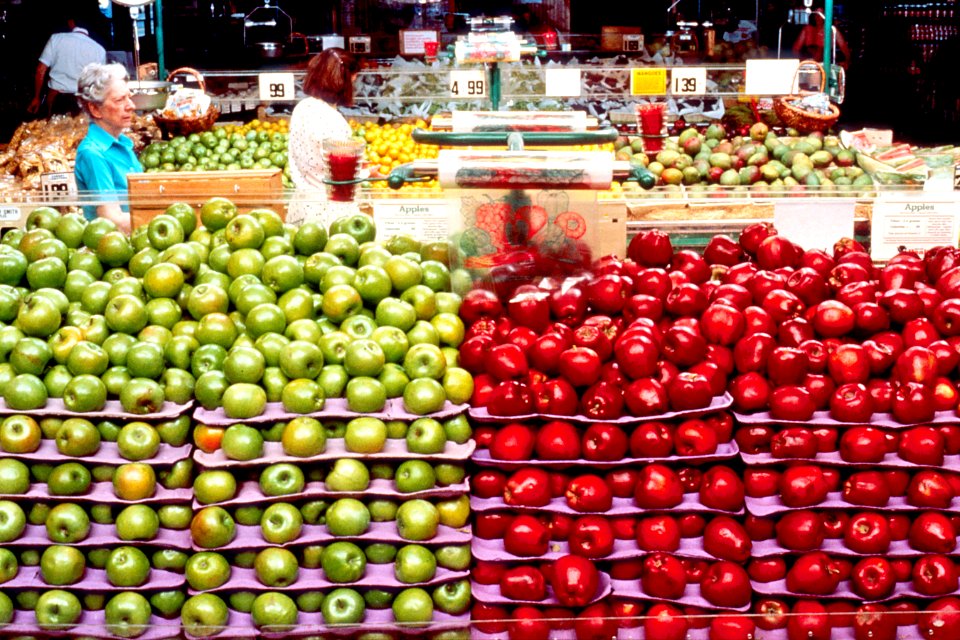 Green and red apples