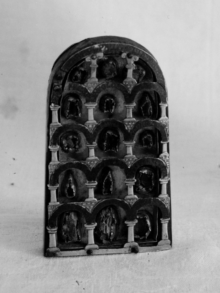 Greek treasures in the Church of the Holy Sepulchre. The tiara reliqu. Case containing bones of Apostles and saints LOC matpc.02498 (cropped)