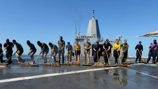 Green Bay conducts countermeasure wash down 150720-N-TW634-112