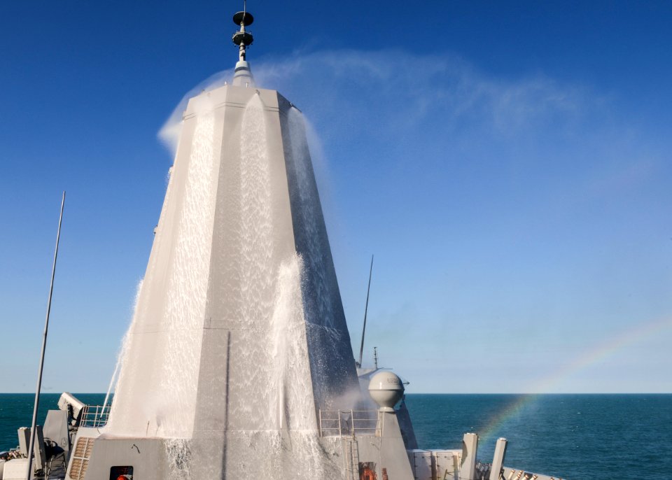 Green Bay conducts countermeasure wash down 150720-N-TW634-013