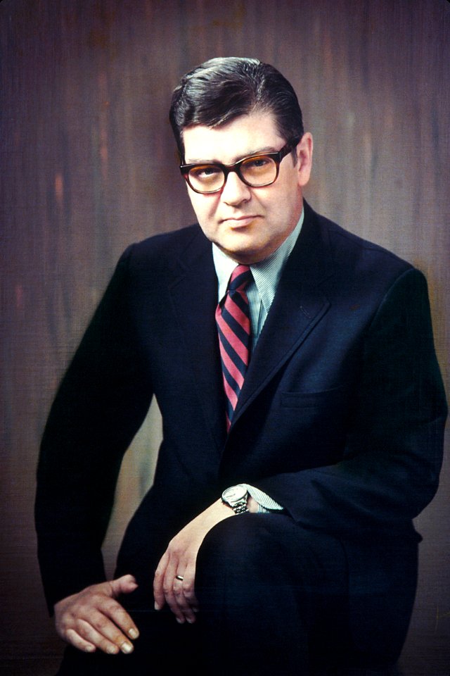 Former National Cancer Institute director Frank Rauscher (1972 - 1976)