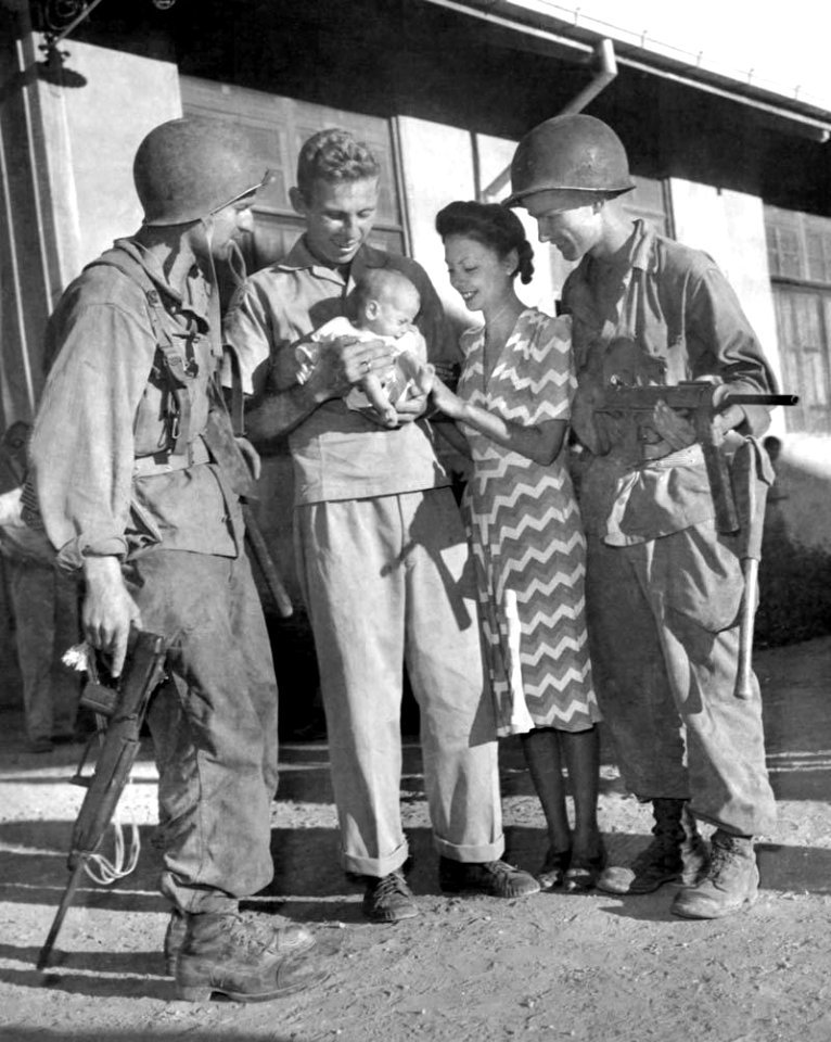 Former internees of Los Banos with 11th Airborne troopers, 1945