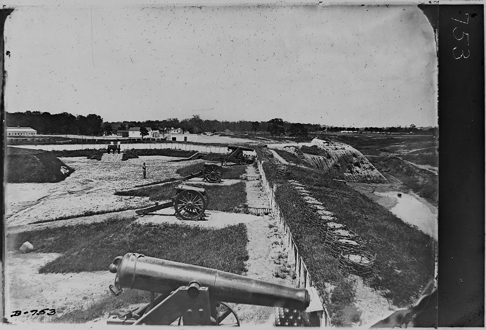Fort - NARA - 525158