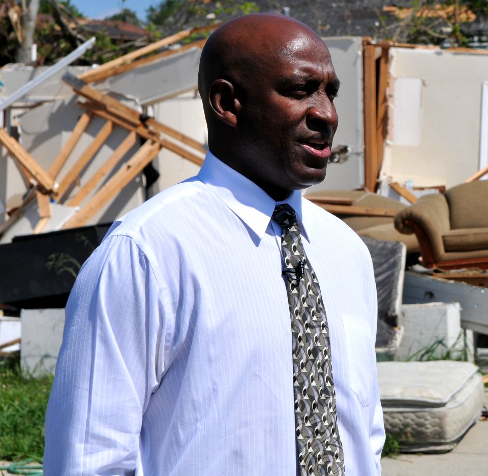 Former NFL Player Joe Cribbs helping survivors in Alabama (cropped)