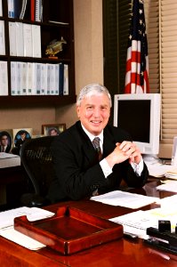 Former National Cancer Institute director Andrew von Eschenbach (2001 - 2006) (1)