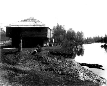 Fort Borst blockhouse, Chehalis River, Centralia (CURTIS 1745)
