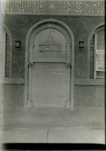 Fort Dearborn commemorative tablet, Hoyt Building, Chicago, early 20th century (NBY 773)