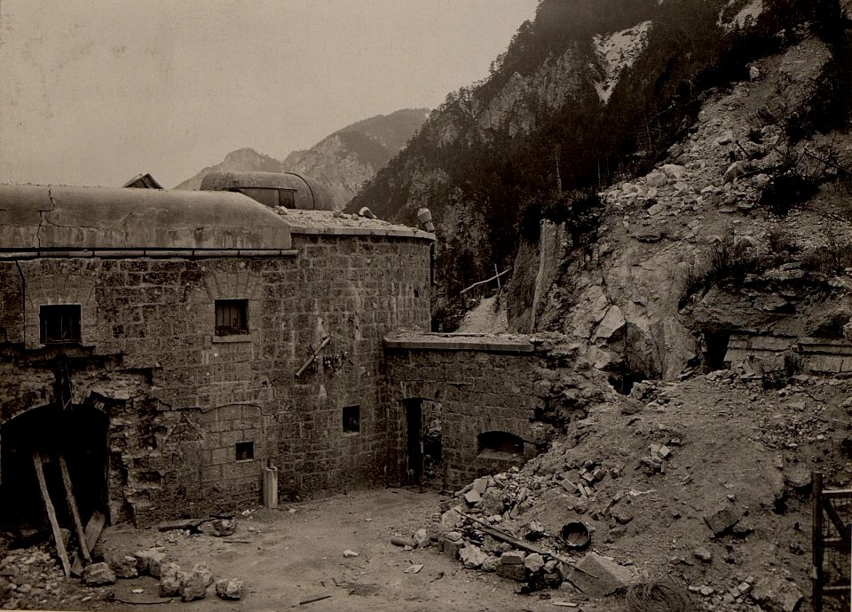 FORT HENSEL, Werkseingang in der Kehle. Aufgen. am 27.VI.1916. (BildID 15476546)