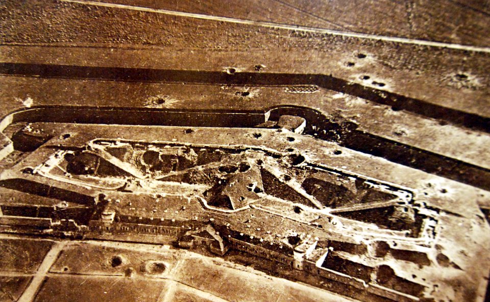 Fort Fortress at Kovno, Lithuania, after heavy German artillery, WWI (29344998771)
