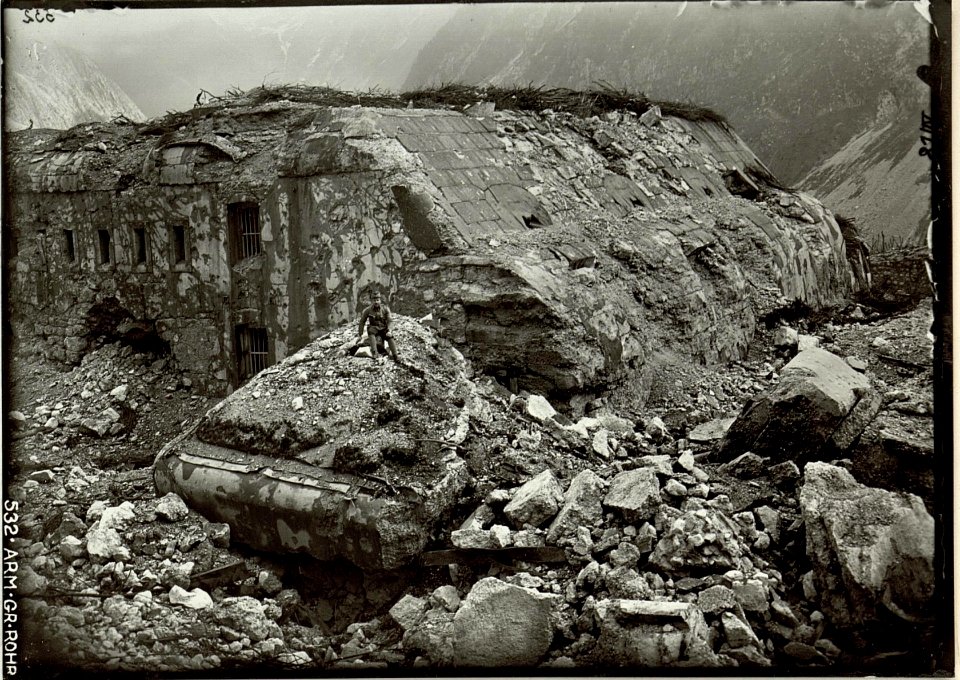 Fort Hermann. Nordwestseite mit herabgeworfenem Schulterkoffer (BildID 15462966)