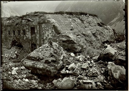 Fort Hermann. Nordwestseite mit herabgeworfenem Schulterkoffer (BildID 15462966)