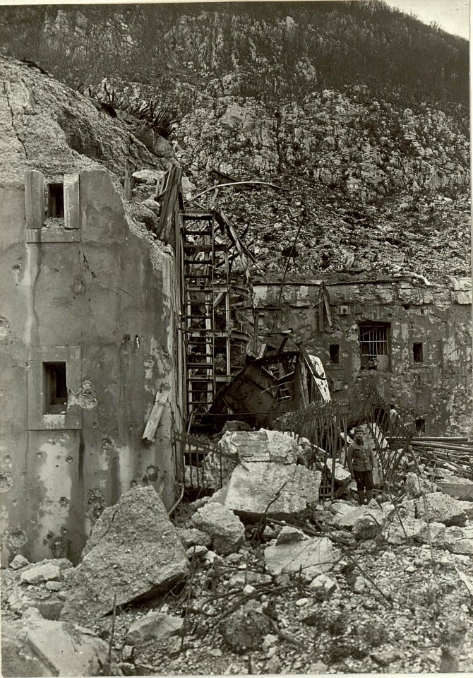 Fort Hermann. Aufzug des Scheinwerfers (BildID 15462959)