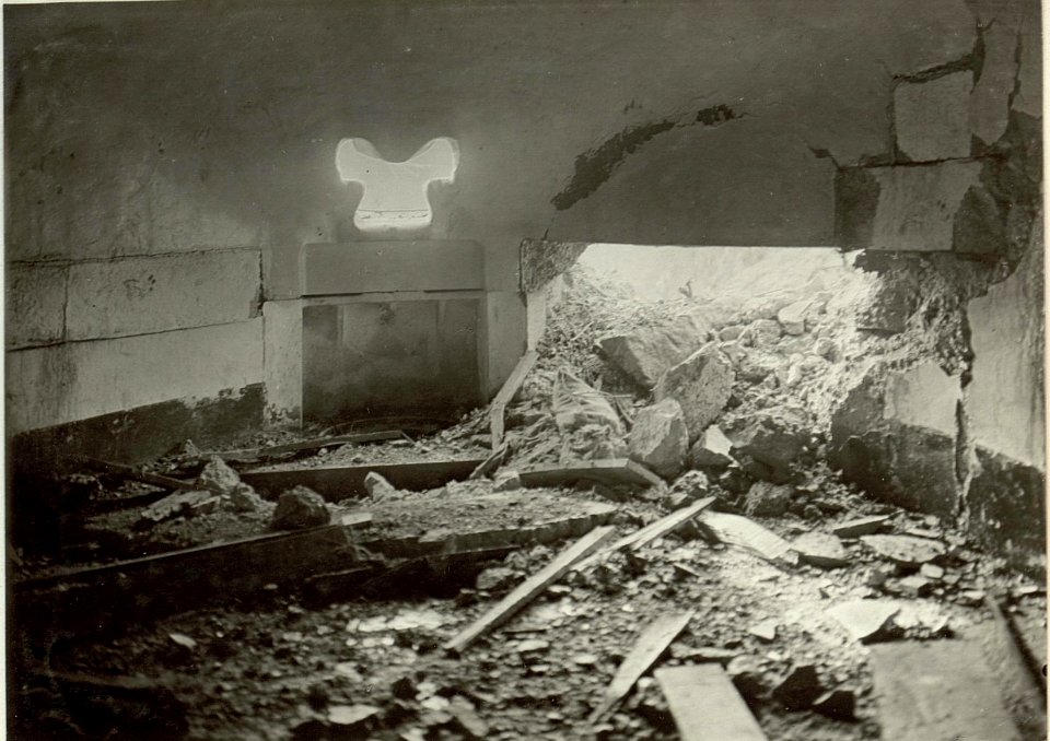 Fort Hermann. Treffer im Geschützstand IV (BildID 15462924)