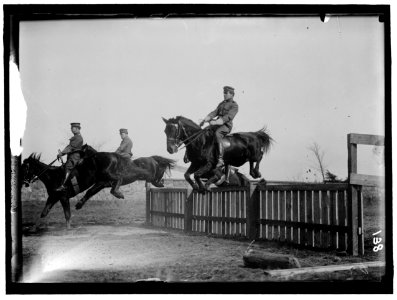 FORT MYER. SHEPHERD, WILLIAM H., 2ND LT., U.S.A., 3RD FIELD ART. HURDLING LCCN2016863218
