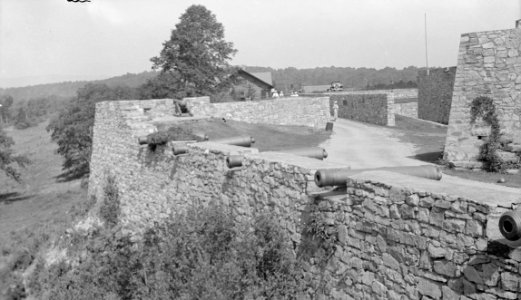 Fort ticonderoga guns on bastion