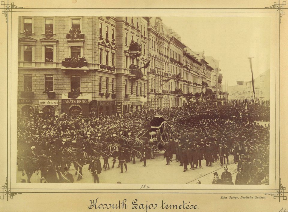 Erzsébet körút, Kossuth Lajos temetési menete a gyászhintóval a Dohány utcánál, 1894. április 1-én - Fortepan 82044
