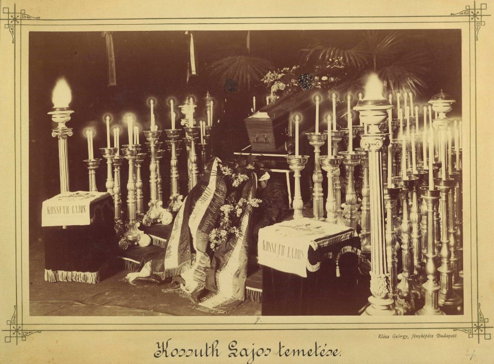 Budapest. A Magyar Nemzeti Múzeum előcsarnoka, Kossuth Lajos ravatala. - Fortepan 82034