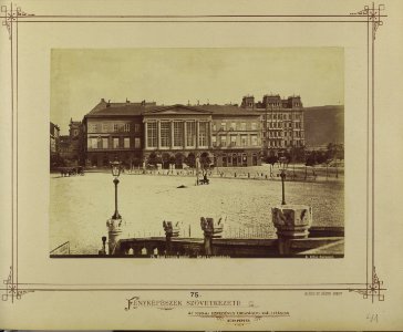 Széchenyi István (Ferenc József) tér a koronázási dombról nézve, szemben a Lloyd palota, 1873-1879. - Budapest, Fortepan 82135