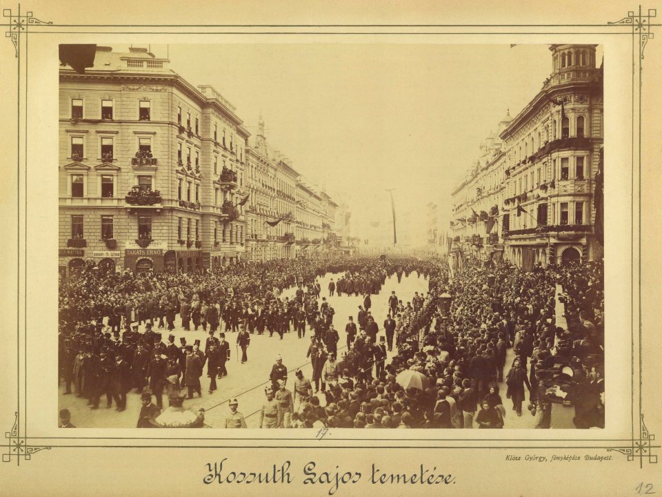 Budapest, Erzsébet körút, Kossuth Lajos temetési menete a Dohány utcánál. - Fortepan 82042