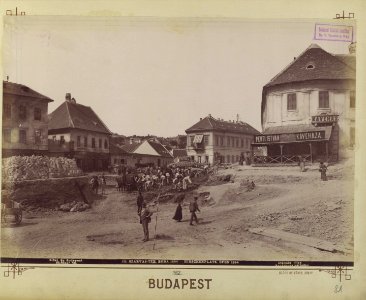 Budapest I., Szarvas tér, jobbra a Szarvas-ház, 1894-ben. - Fortepan 82486