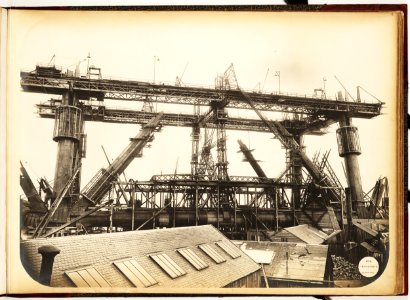 Forth Bridge - Works at Inchgarvie after first three lifts