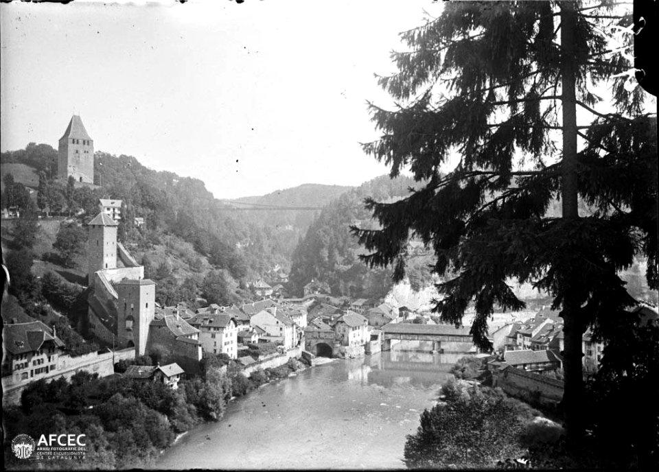 Fortificacions de Fribourg amb un pont cobert (AFCEC MORELLO A 0948)