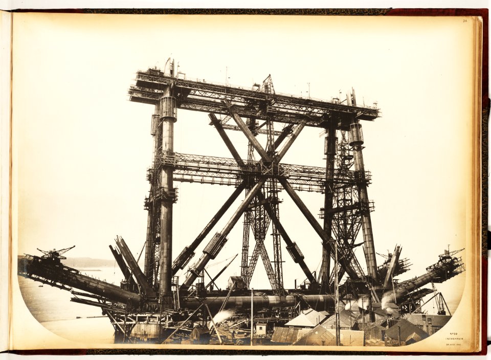 Forth Bridge - Inchgarvie cantilever, three-fourths full height