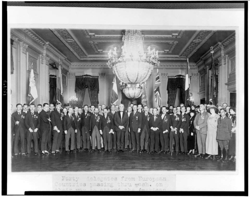 Forty delegates from European countries passing through Wash(ington) on their way to attend the American Legion Convention at New Orleans are entertained at the White House by President LCCN2002712373