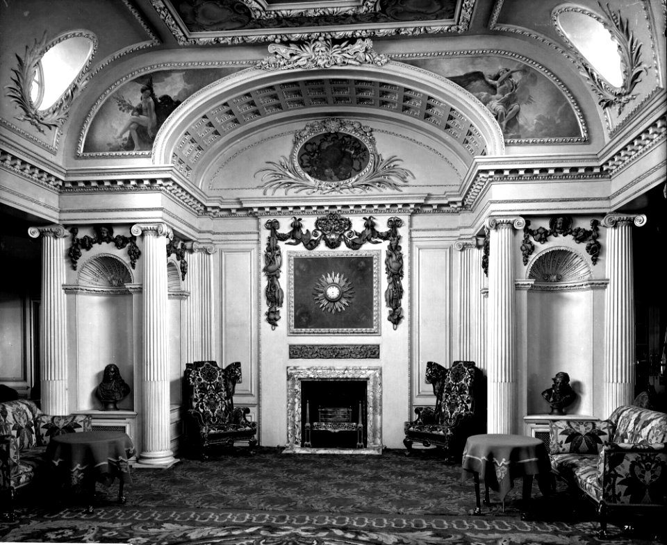 Forward end of the First Class Lounge on the 'Aquitania' (1914) RMG G10856