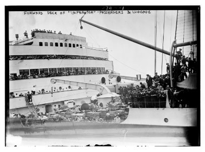 Forward deck of IMPERATOR - Passengers & luggage LCCN2014693491