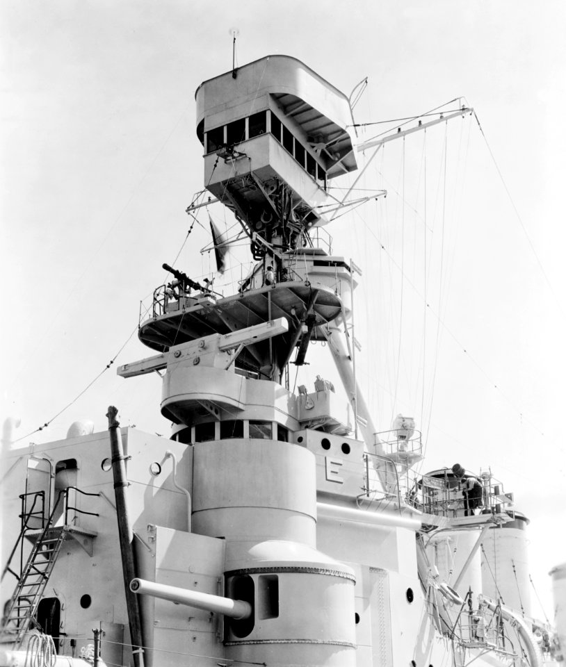 Forward superstructure of USS Omaha (CL-4) at the Puget Sound Naval Shipyard on 29 August 1933 (NH 93507)