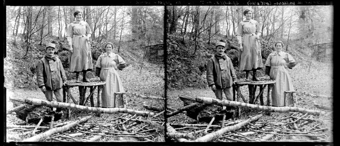Forêt de Villers-Cotterêts. 27-4-18. Mlles Marcelle Roger. Conte - Fonds Berthelé - 49Fi1304