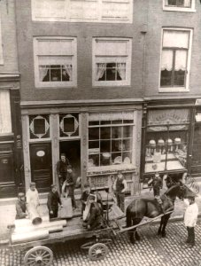 Foto van pand G.J. de Koning & Zn. aan de Leidsestraat 69, voor verbouwing, objectnr 1811.2