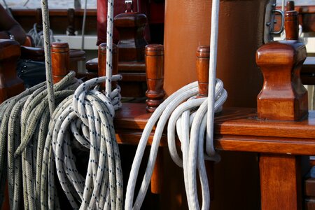 Rope halyard old rig photo