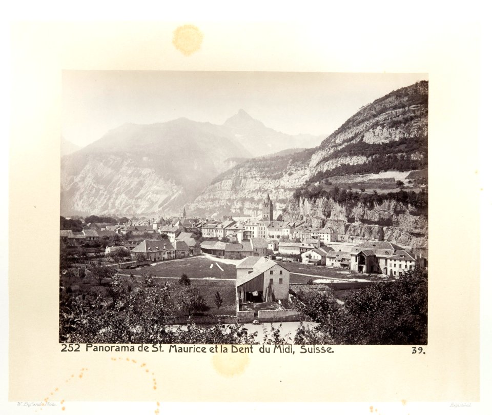 Fotografi av berg och stad i Schweiz - Hallwylska museet - 103172