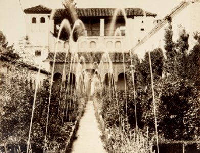 Fotografi av Granada. Generalife. Vista general del Patio de la Acequia - Hallwylska museet - 104828