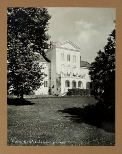 Fotografi av Hildesborgs slott. Södra slottsfasaden och parken - Hallwylska museet - 106731