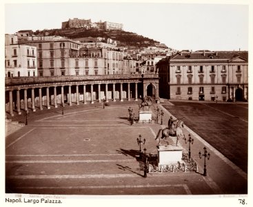 Fotografi av Largo del Palazzo Reale (Piazza del Plebiscito). Neapel, Italien - Hallwylska museet - 106837