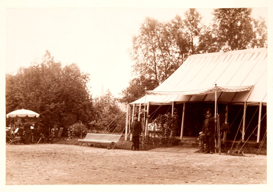 Fotografi av Ljusne. Serveringstältet vid villan. Vid Oscar IIs besök - Hallwylska museet - 106804