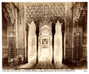 Fotografi av Granada. Alhambra, El Patio de los Leones desde la sala del Tribunal de Justicia - Hallwylska museet - 104832