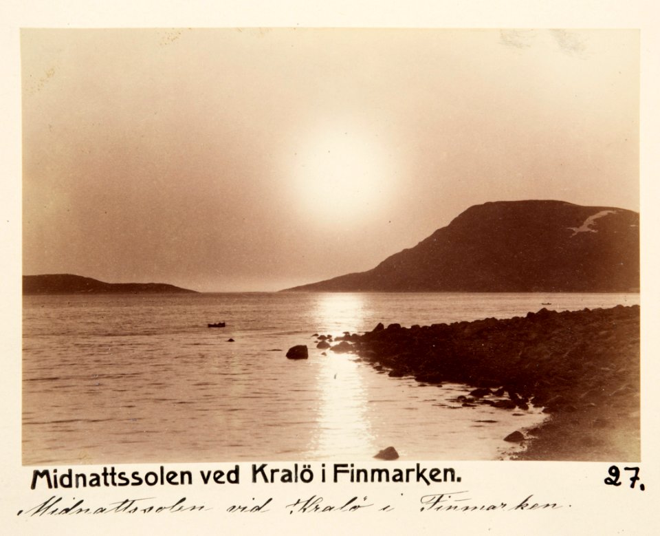 Fotografi av midnattssolen vi Kralö i Finnmarken, Norge - Hallwylska museet - 105839