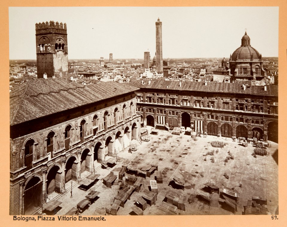 Fotografi av Piazza Vittorio Emanuele i Bologna, Italien - Hallwylska museet - 103005