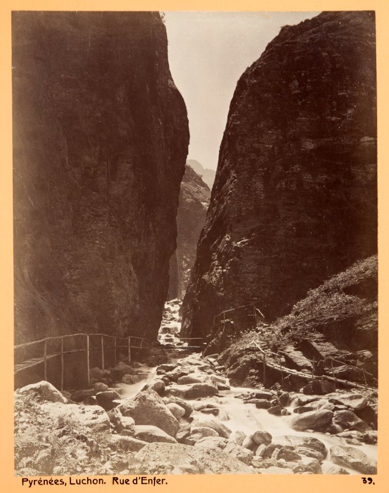 Fotografi av Pyrénées. Luchon, Rue d´Enfer - Hallwylska museet - 104656